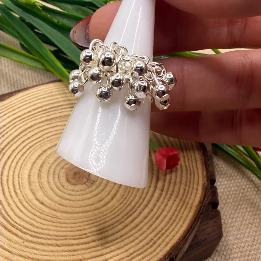 Chic Silver Beaded Women's Ring 7.5 (925)